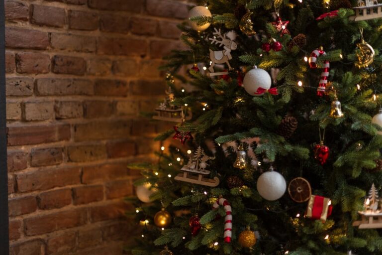 dlaczego warto wybrać sztuczna choinke?