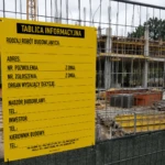 tablica informacyjna budowy